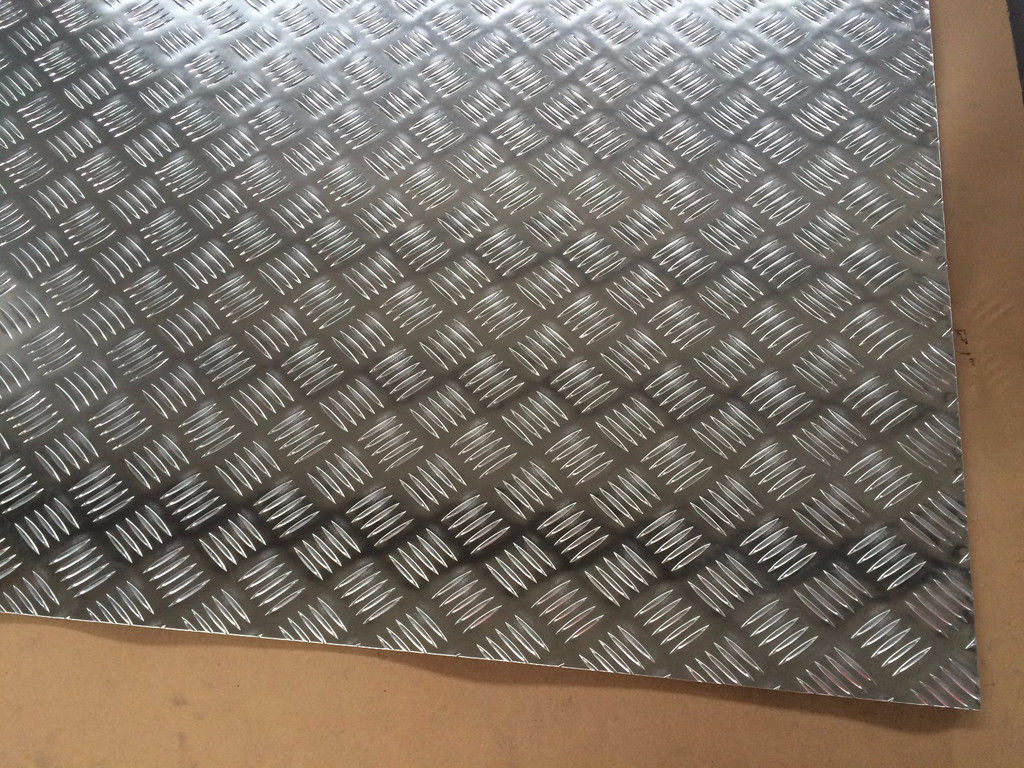 Tłoczona blacha aluminiowa z efektem srebra 24 X 24 4x4 5052 5005 H32 Aluminiowa płyta w kratkę
